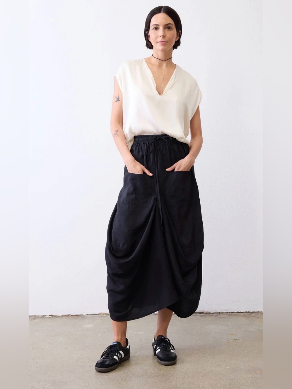 Ruti The Light Poplin Go-To Skirt Black Drapey Elastic Waist Pockets Size Large - Picture 4 of 11